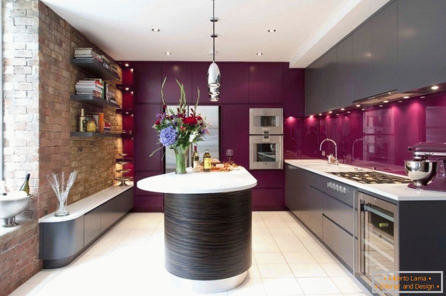Kitchen with bright lilac inserts