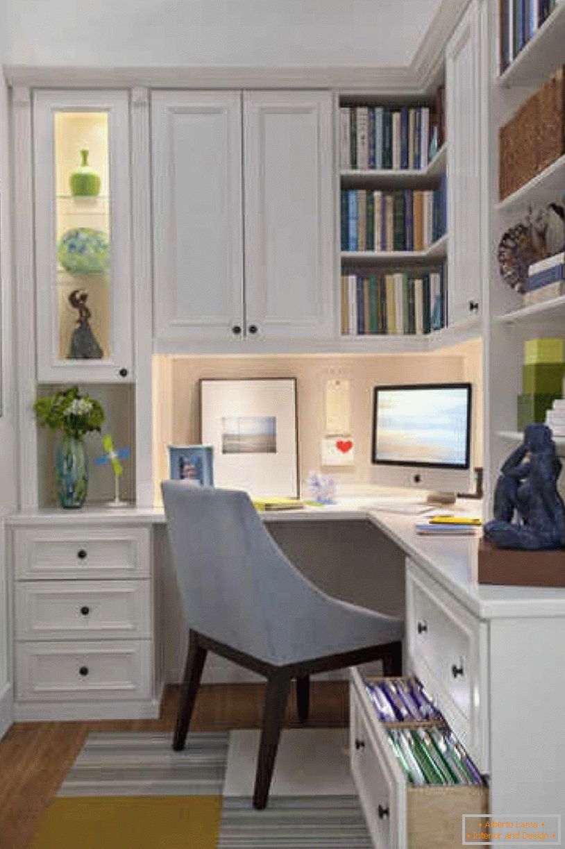 Workplace design in a small room