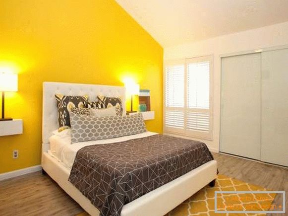 Yellow color in the interior of the bedroom