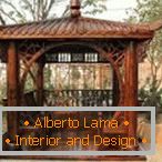 Arbor in wood with carved patterns