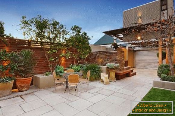 Design of the yard of a private house - 30 photos of modern yards