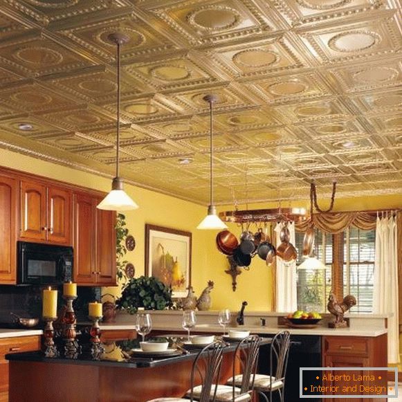 Ceiling with tiles in the kitchen