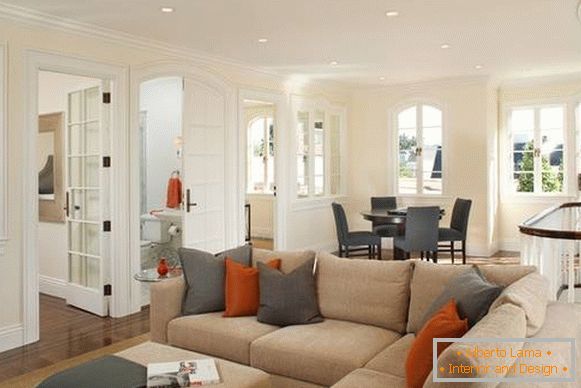 The combination of gray and orange in the interior of the living room