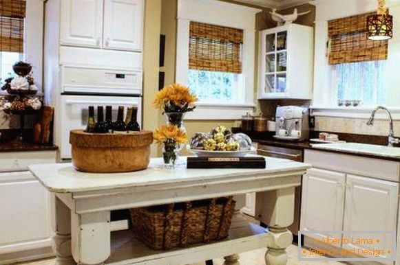Interesting ideas for the kitchen - wicker and rustic decor