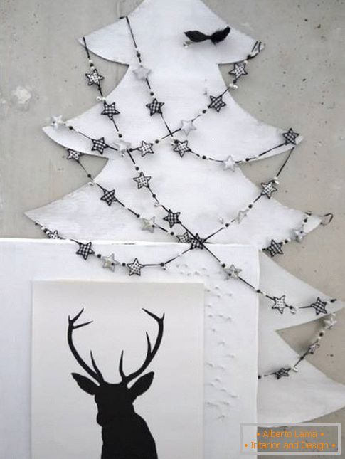 Christmas-tree-on-the-wall
