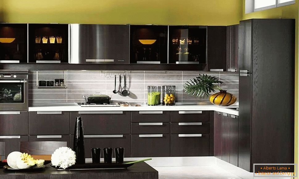 Kitchen wenge color in combination with pistachio walls