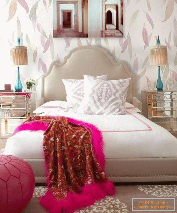 Delicate wallpaper for bedroom - photo in interior design 2015