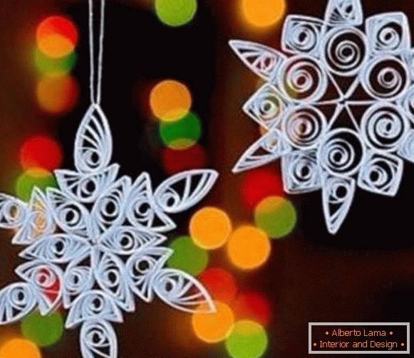 New year's toys with their own hands made of paper: