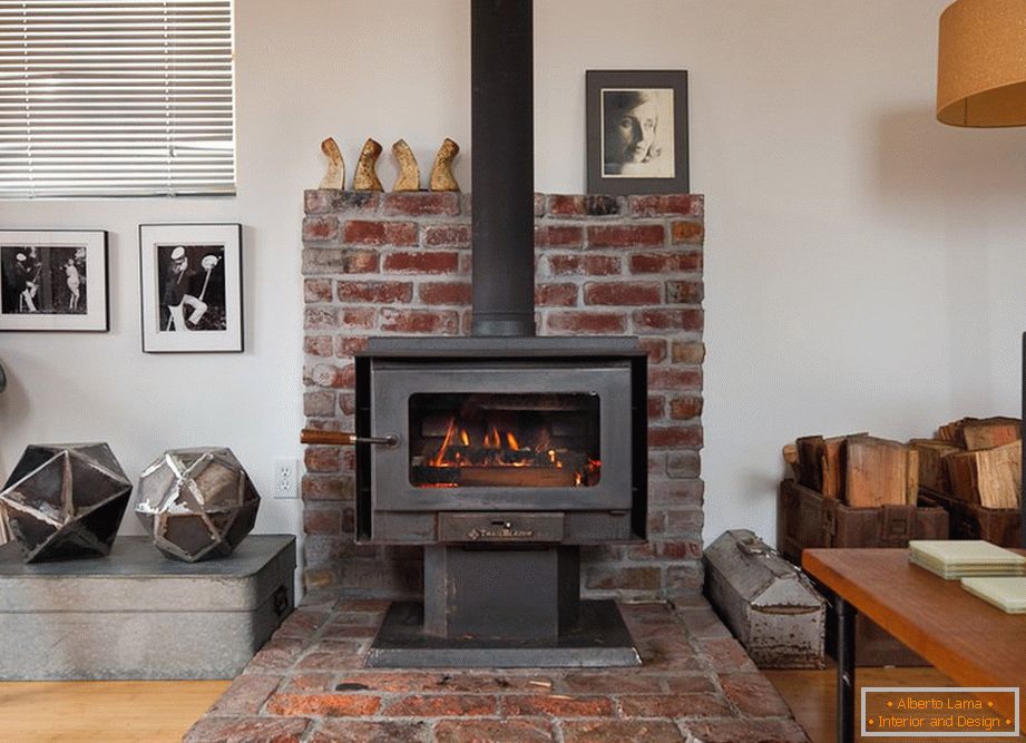 A full house in a small garage - a cheerful story about the