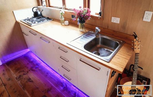 The project of a very small house on wheels: kitchen furniture