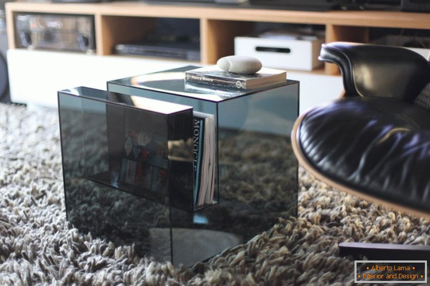 Transparent living room table