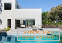 Show-room, apartment house and office from Ábaton