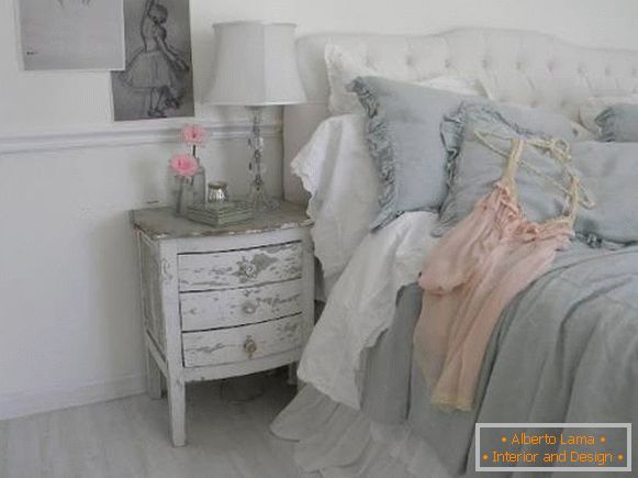 Bedroom in the style of the cheby chic in gray, pink and white