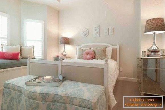 Light colors in the bedroom