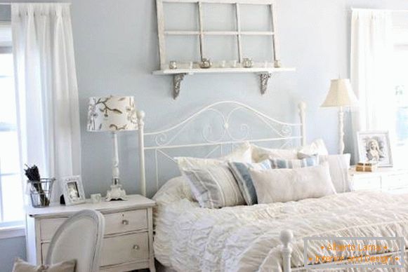 Blue bedroom in the style of a chic chic