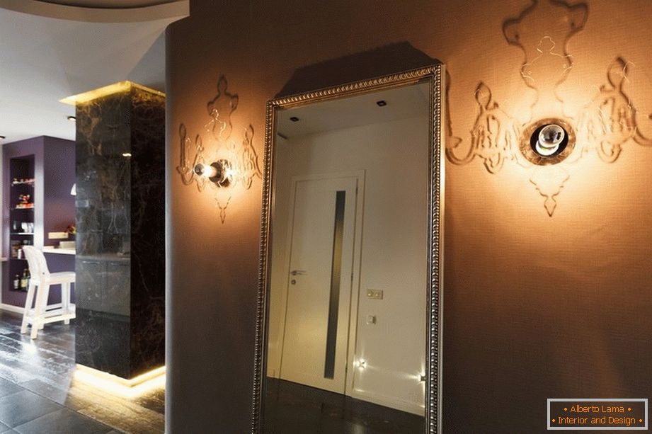 Large outdoor mirror in the hallway