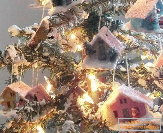 homemade-house-for-decoration-tree