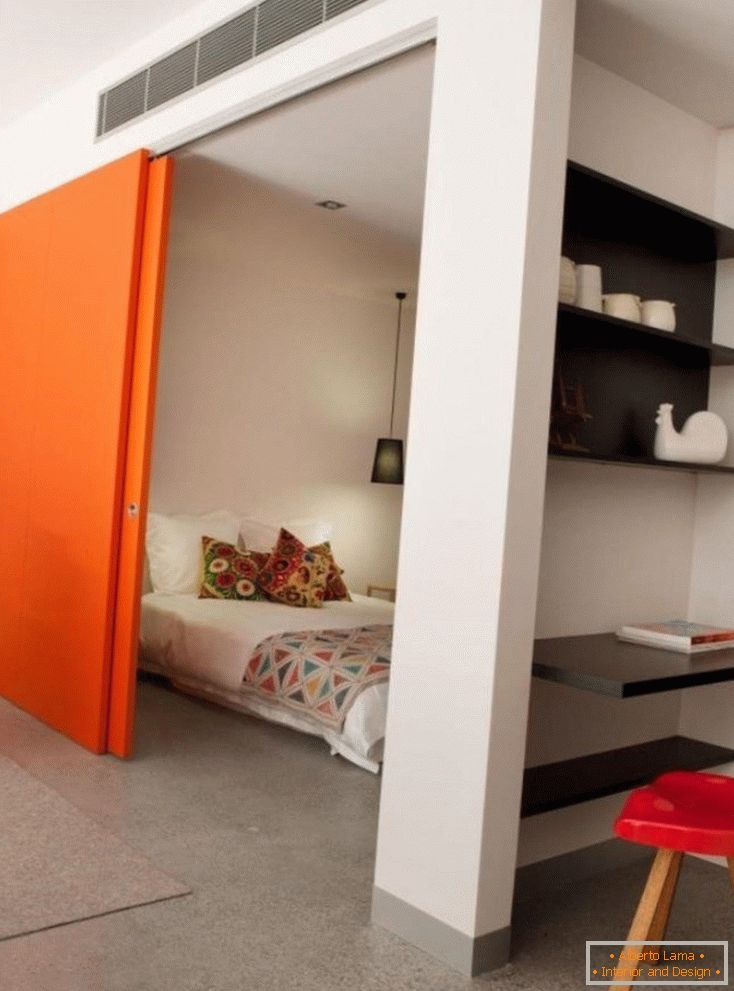 Niches in a one-bedroom apartment for sleeping and working