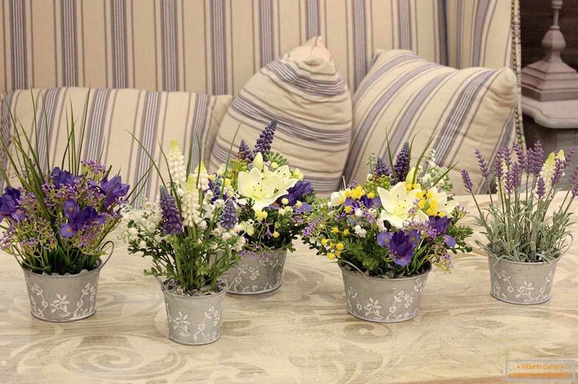 Bouquets and compositions of artificial flowers