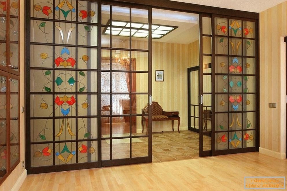 Decorative partitions in the interior of the room - ideas of