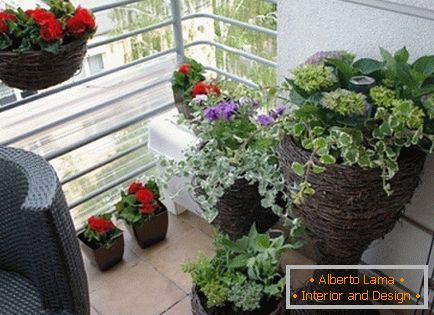 Decorating a small balcony in a hruschevka - some practical