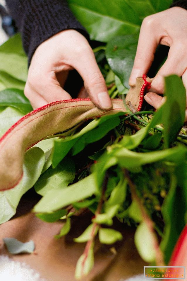 We make a new year's wreath at the door with our own hands
