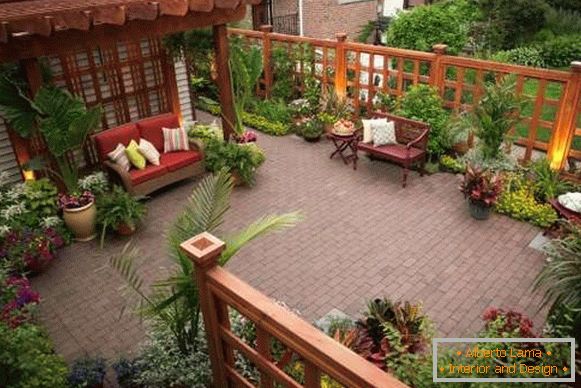 Design of the yard of a private house - 40 photos of modern