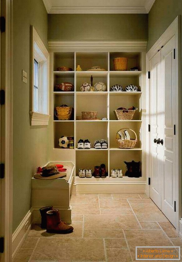 Design of a narrow hallway - we correctly equip space for 45