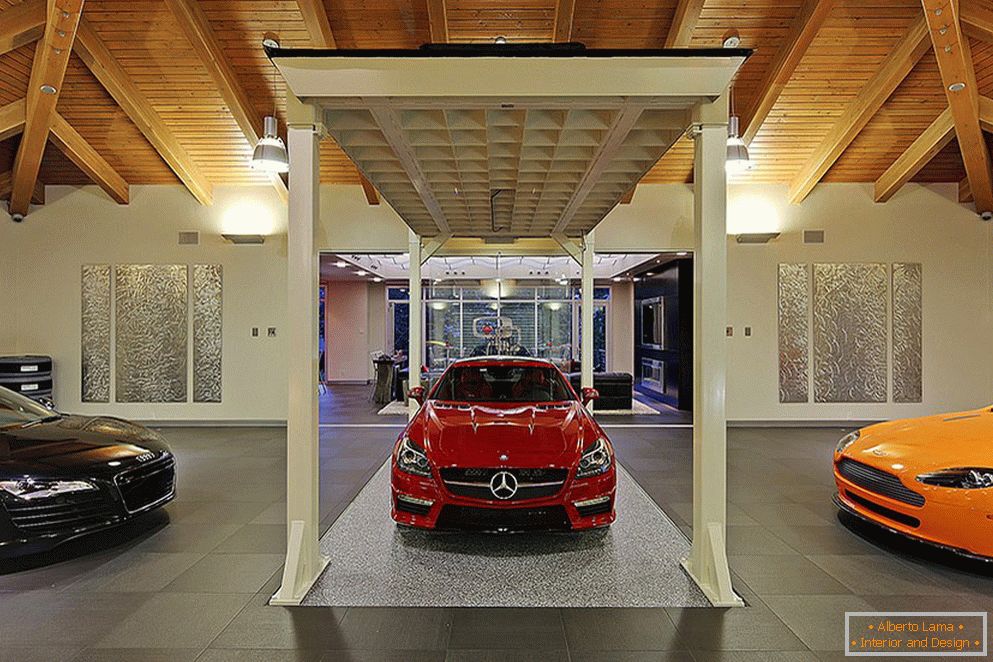 Two-room house turned into an exclusive garage for 16 cars -