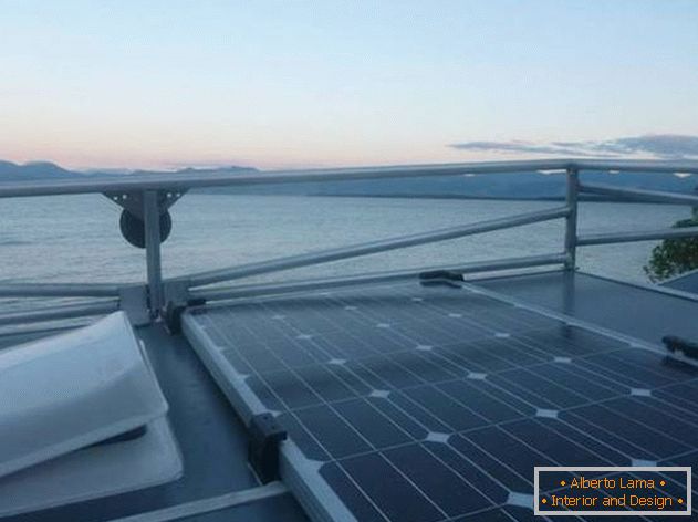 Ecombo - this is a rustproof mini-house on wheels with