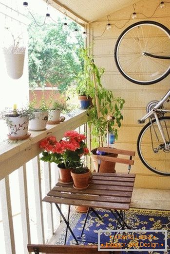 If you have a small balcony: a few practical tips for small