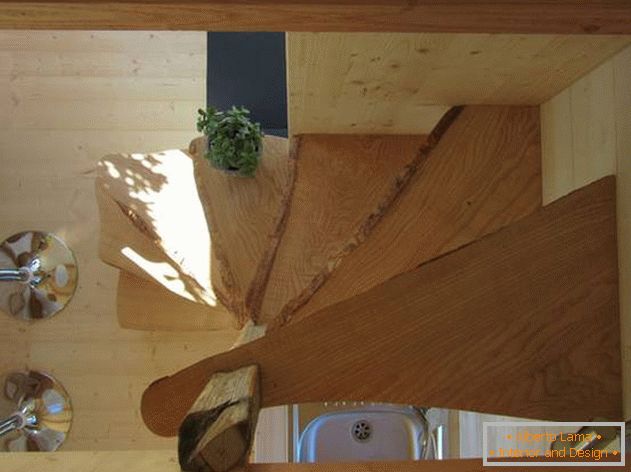 French design of a house on wheels as a tribute to the old