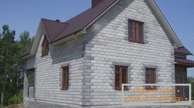 Interesting projects of houses with a mansard up to 150 m2