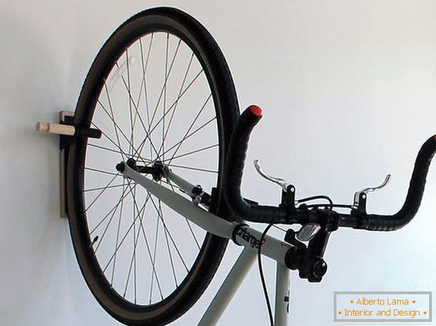 Interesting solutions for small apartments: a bicycle holder