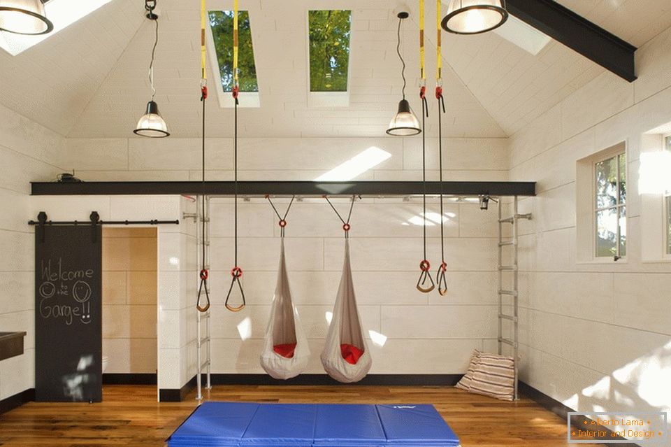 Using an empty garage as a home sports hall