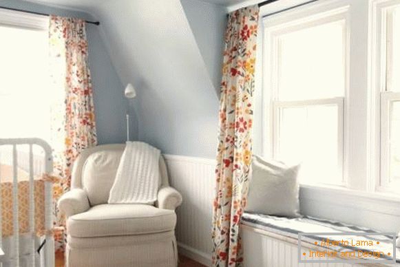 To which wallpaper what curtains are suitable - we select a