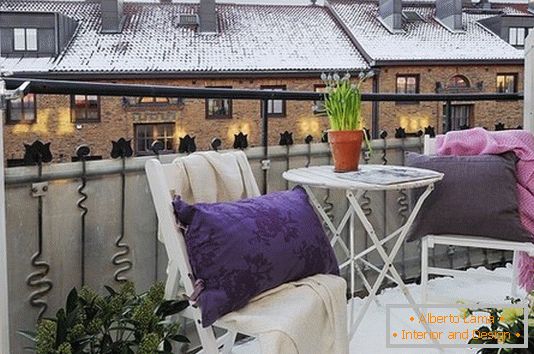 How to give a small balcony a cozy look - practical