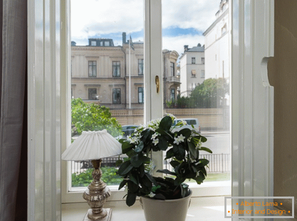 Tiny apartment-studio, sustained in the tradition of