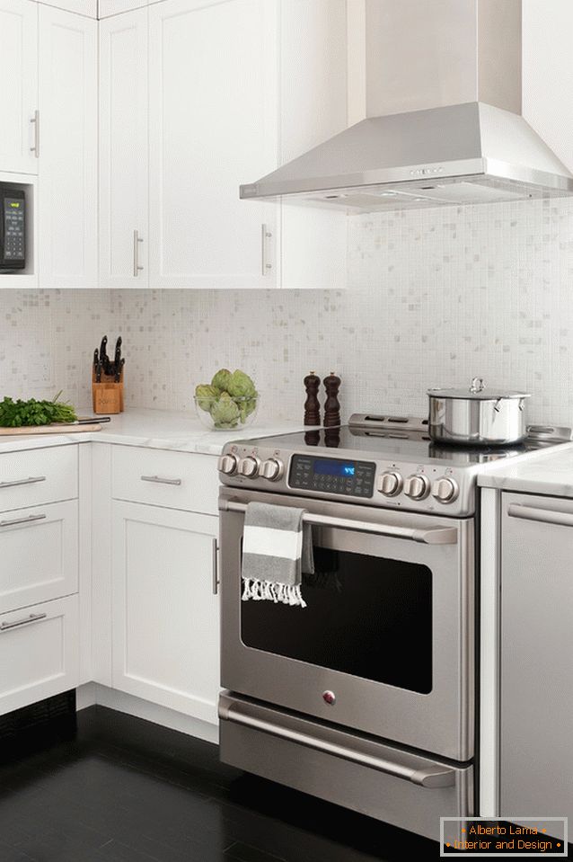 Kitchen at the entrance to the apartment: a project to