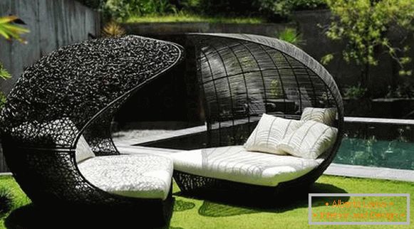 Landscaping of the courtyard of a private house - 30 photos