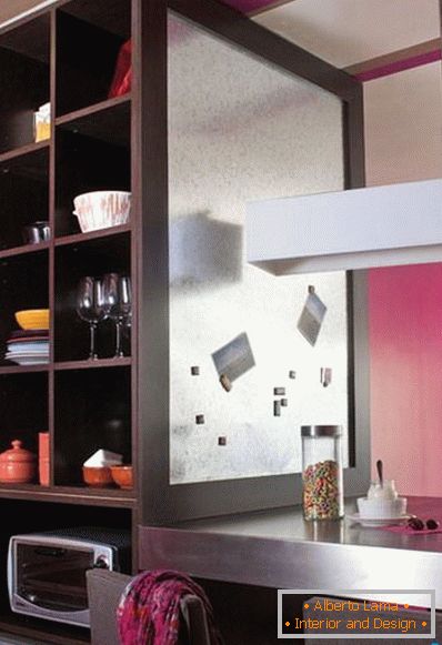 Frivolous home of a young frenchwoman: an amazing