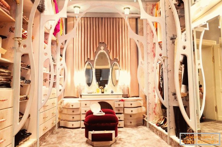A small dressing room - a photo of unusual design solutions