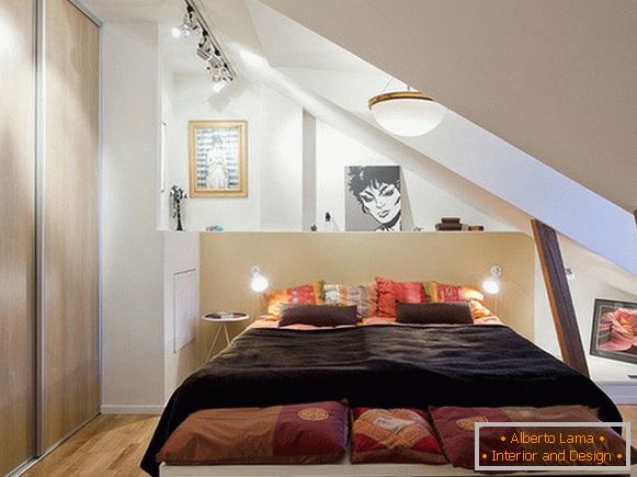 A small bedroom: creating an illusion of greater space