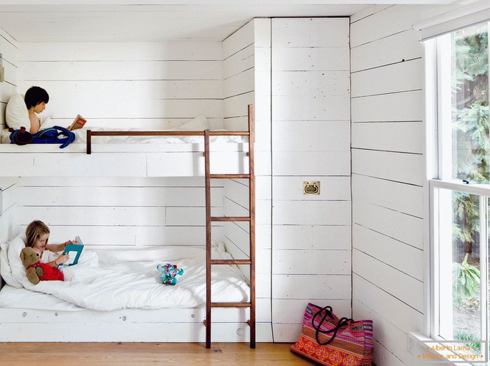 The dream of fans of outdoor recreation: a small cozy house