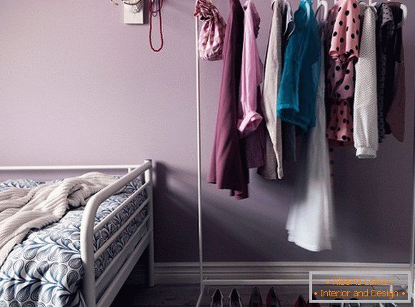 Floor hangers and trunks for things - we correctly equip the