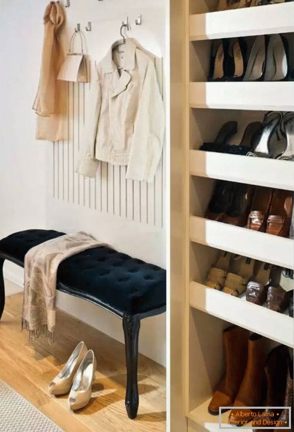 Shoe in the hall - an indispensable and ergonomic piece of