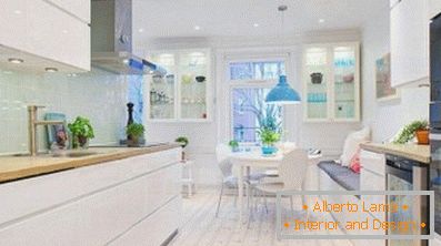 The layout and interior of the kitchen in the scandinavian