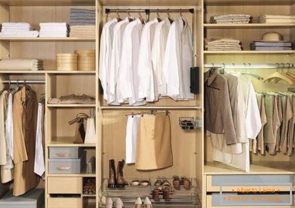 Cupboard compartment in the bedroom - optimize the space
