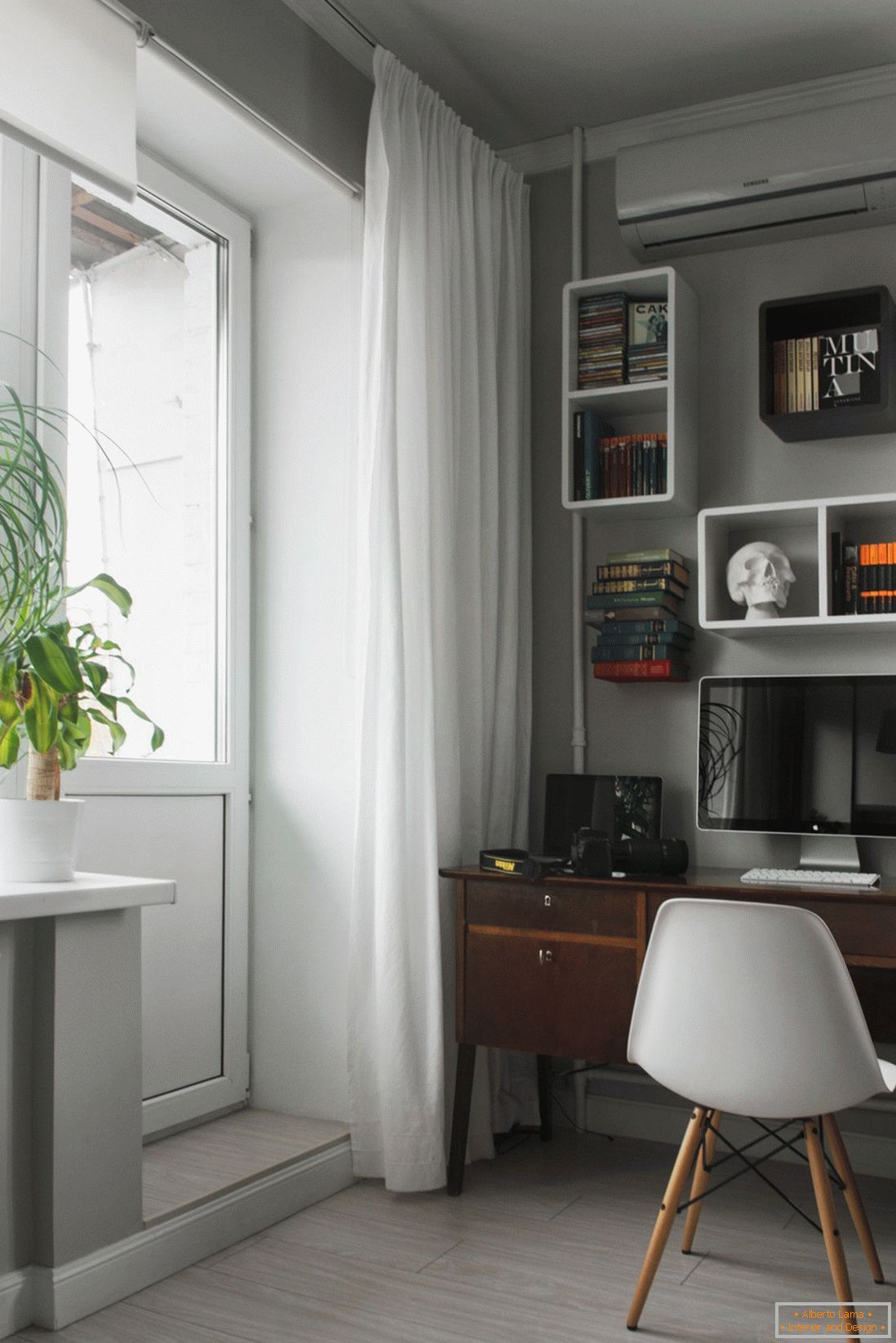 A cozy harbor for a bachelor - a stylish studio interior in