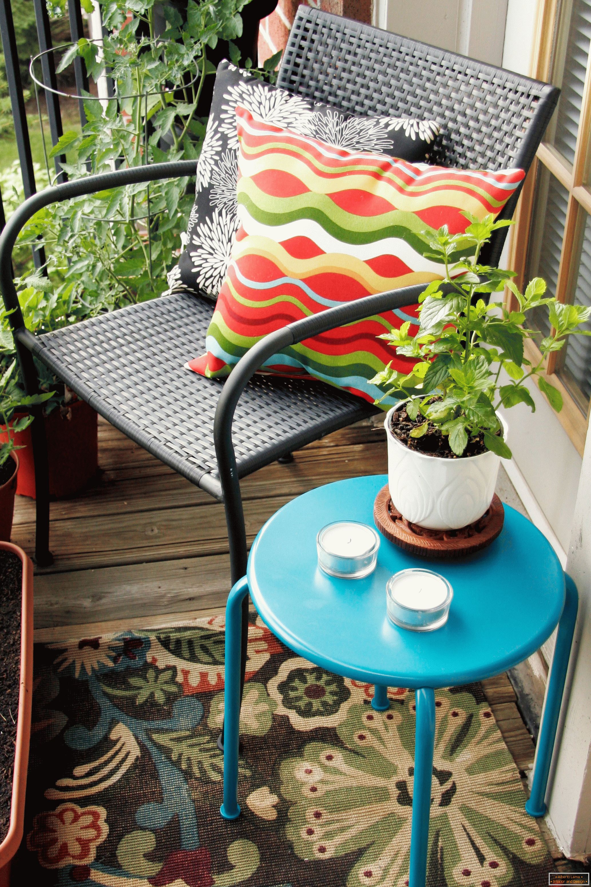 To owners of small balconies - some useful recommendations